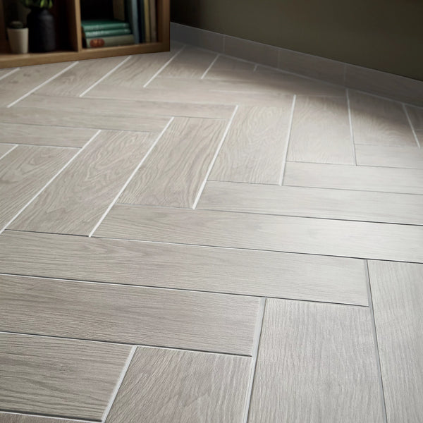 Cotage wood White Matt Wood effect Porcelain Wall & floor Tile, Pack of 4, (L)1200mm (W)200mm