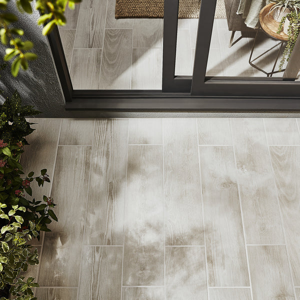 Pine wood White Matt Wood effect Porcelain Outdoor Floor Tile, Pack of 8, (L)800mm (W)200mm